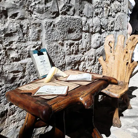 Capo Family & Capo -old Town-parking Trogir