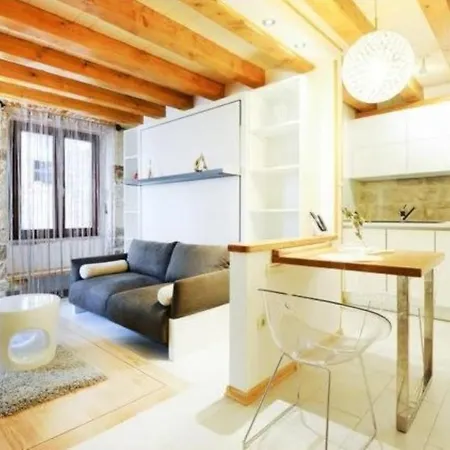 Capo Family & Capo -old Town-parking Apartman