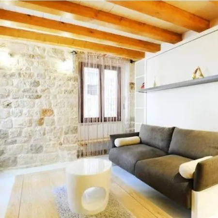 Capo Family & Capo -old Town-parking * Trogir