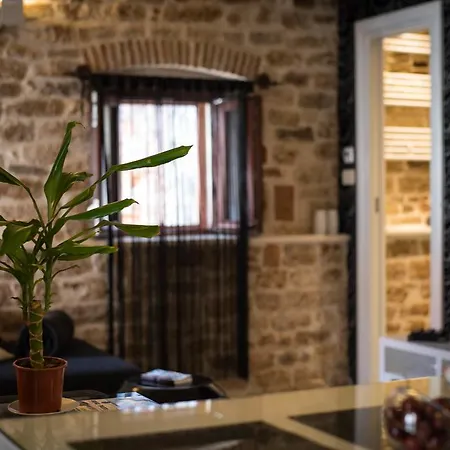 Capo Family & Capo -old Town-parking Apartman