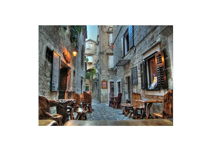 Capo Family & Capo -old Town-parking Trogir