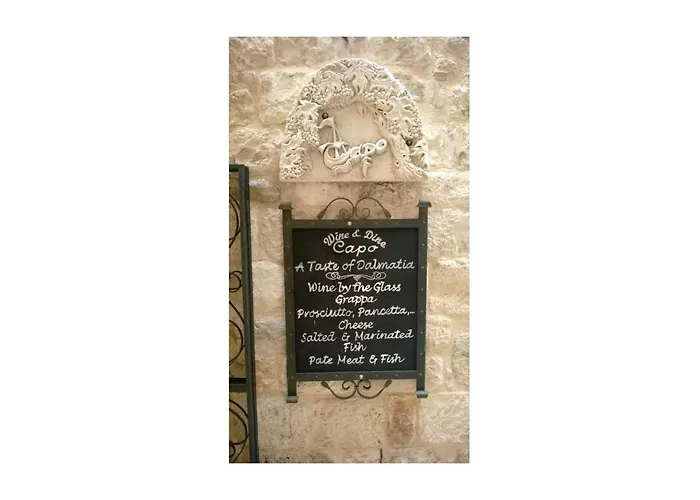 Capo Family & Capo -old Town-parking Trogir