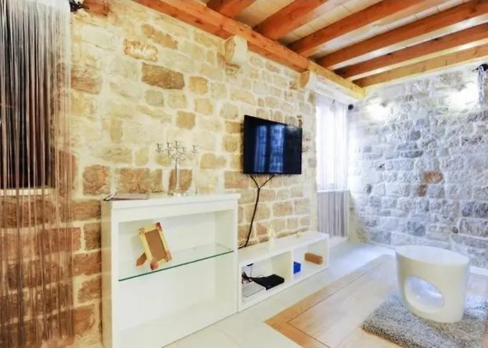 Capo Family & Capo -old Town-parking Daire Trogir