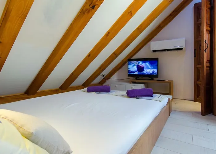 Capo Family & Capo -old Town-parking Daire