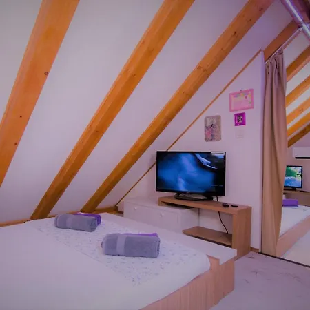 Apartman Apartment Capo Family & Capo Studio -Old Town-Parking Trogir