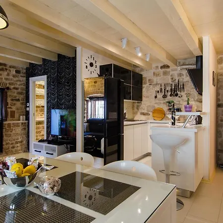 Apartment Capo Family & Capo Studio -Old Town-Parking *