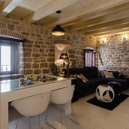 Apartman Apartment Capo Family & Capo Studio -Old Town-Parking