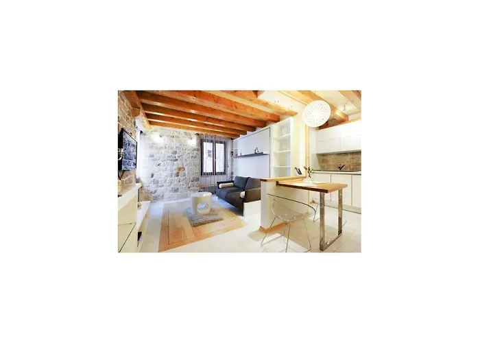 Capo Family & Capo -old Town-parking Appartement