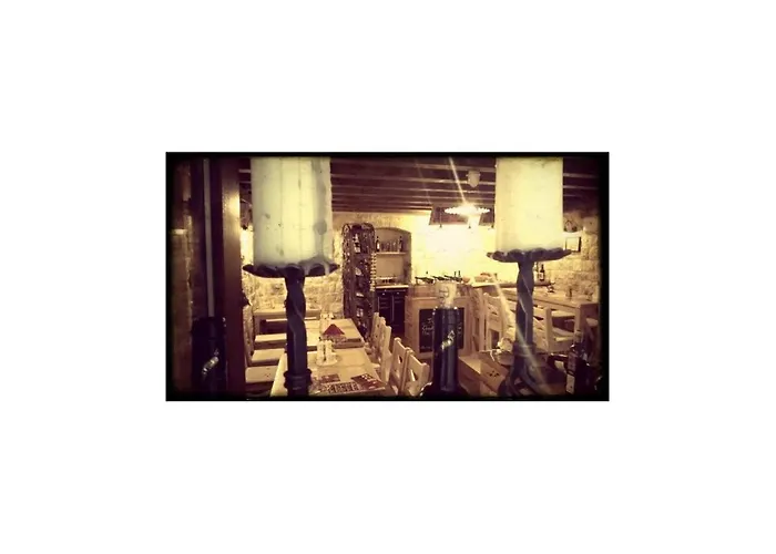 Capo Family & Capo -old Town-parking * Τρογκίρ