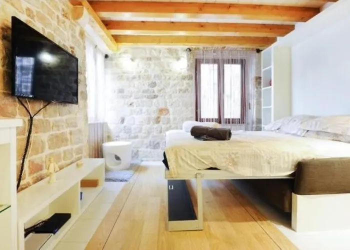 Capo Family & Capo -old Town-parking