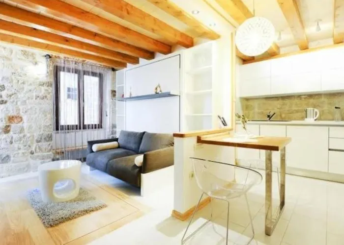 Capo Family & Capo -old Town-parking Appartement