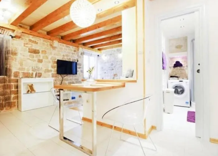 Capo Family & Capo -old Town-parking * Trogir