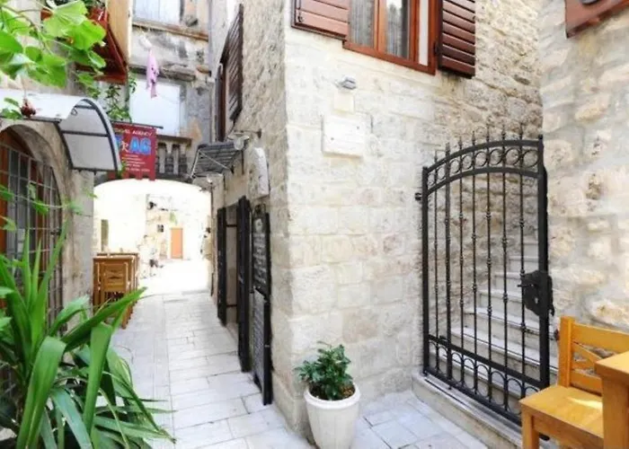 Capo Family & Capo -old Town-parking Appartement