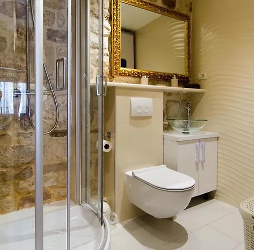 Capo Family & Capo -old Town-parking