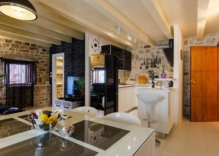 Capo Family & Capo -old Town-parking *